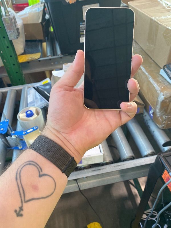 View 4 of [Either Non-Functional or Display doesn't work] Apple iPhone 13 512GB Starlight Unlocked