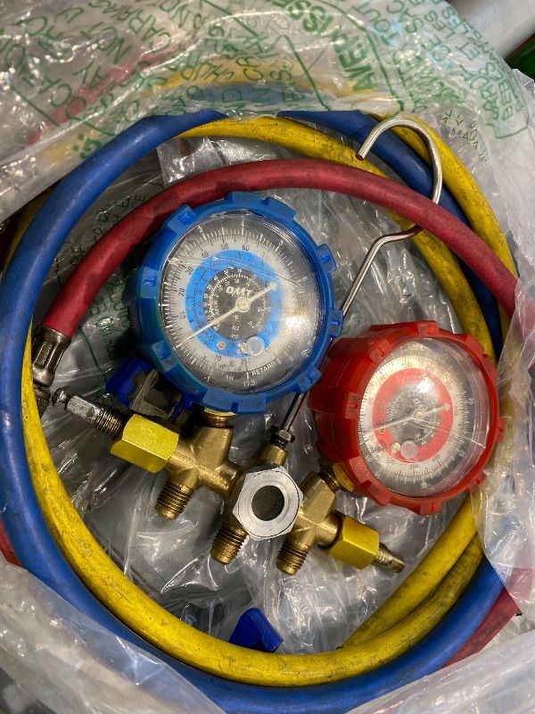 View 3 of [SOLD FOR PARTS] PB Motor Tech 3 Way Brass Manifold Gauge for R134A R12 R22 R502