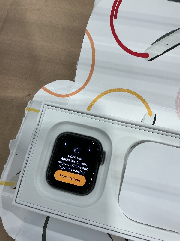 Photo 1 of Apple Watch SE (2nd Gen) GPS 40mm Smartwatch