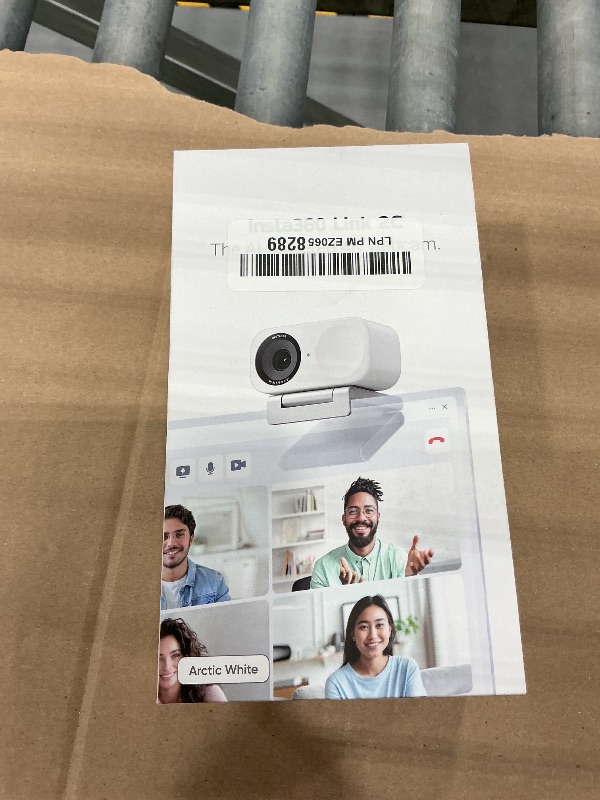 Photo 1 of Insta360 Link 2 C AI-Powered 4K Webcam with 1/2" Sensor for Increased Detail, Pro Audio, Gesture Control, HDR, AI Tracking, Deskview and Streamer Mode - Artic White