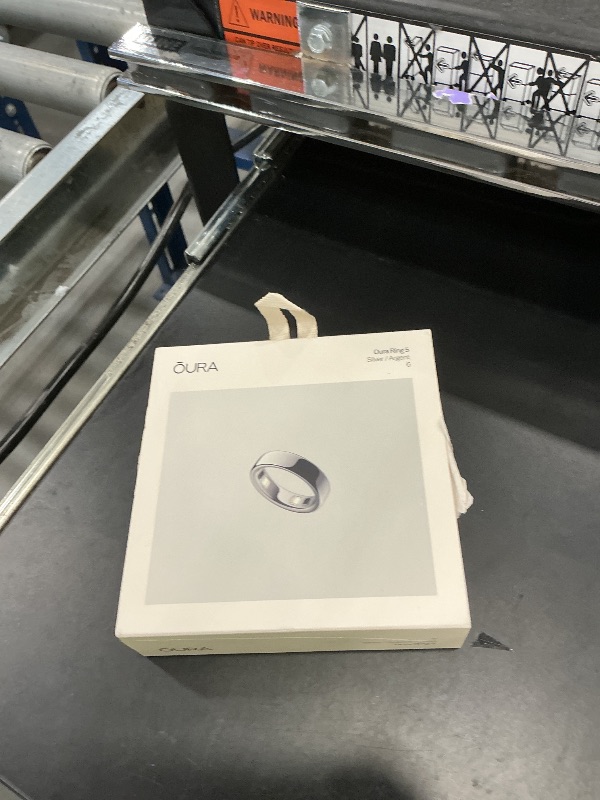 Photo 1 of OURA Ring 5 Smart Ring - Silver - Size 6