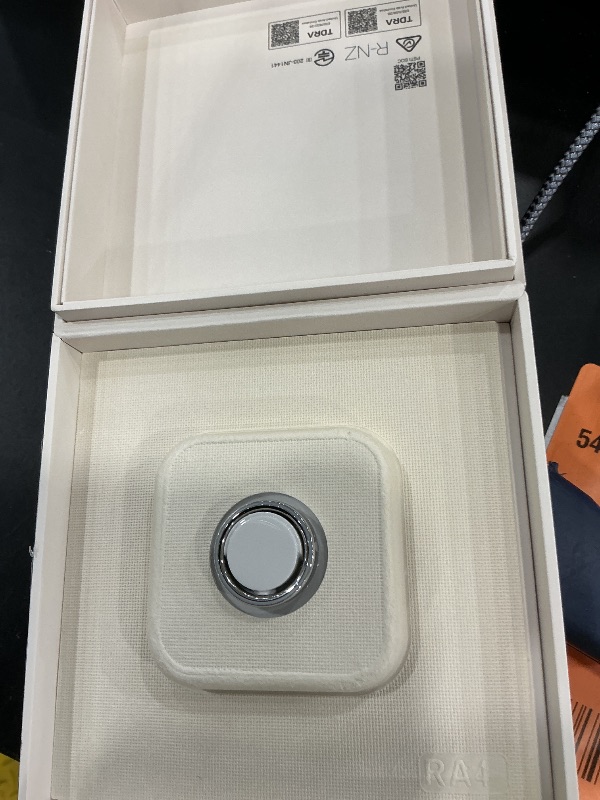Photo 1 of OURA Ring 5 Smart Ring - Silver - Size 6