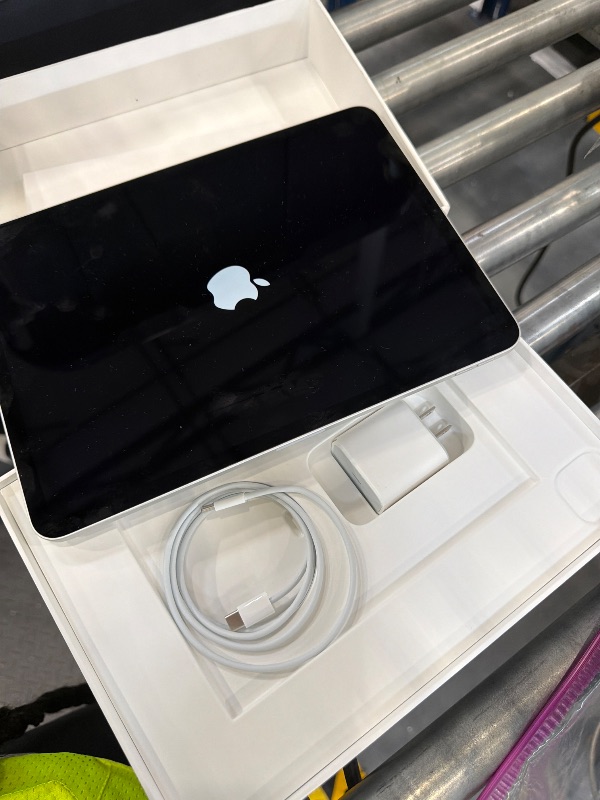 Photo 1 of Apple 11-inch iPad Pro Wi-Fi 256GB Silver