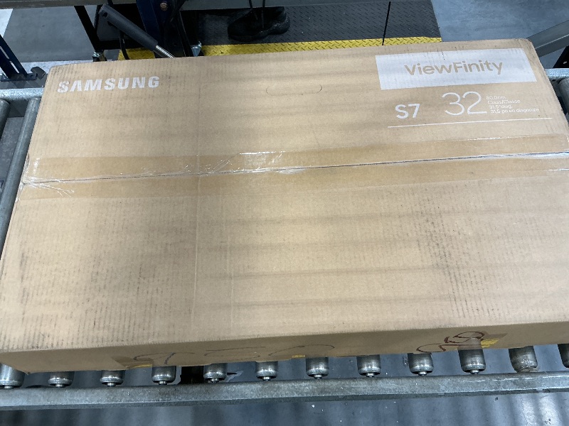 Photo 1 of Samsung 32" ViewFinity S7 4K UHD Monitor