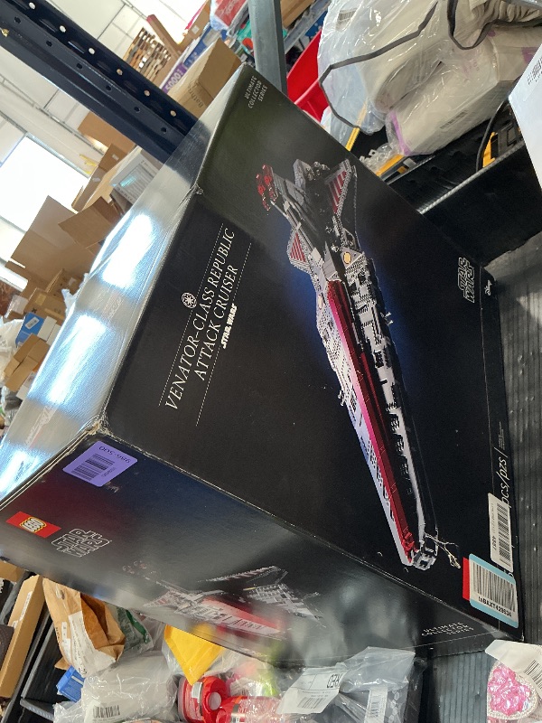 Photo 1 of LEGO Star Wars Venator-Class Republic Attack Cruiser UCS Set