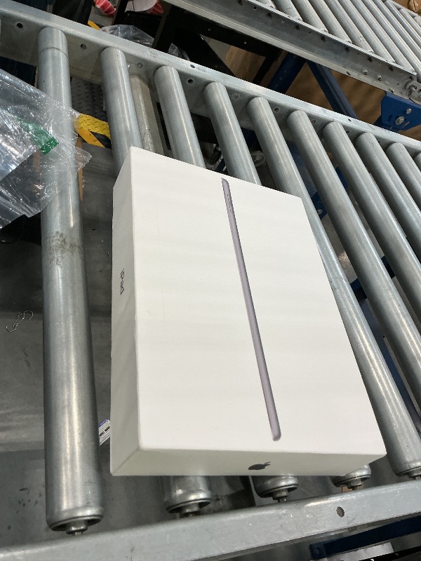 Photo 1 of Apple iPad (9th Gen) 10.2-inch 64GB Wi-Fi Space Gray