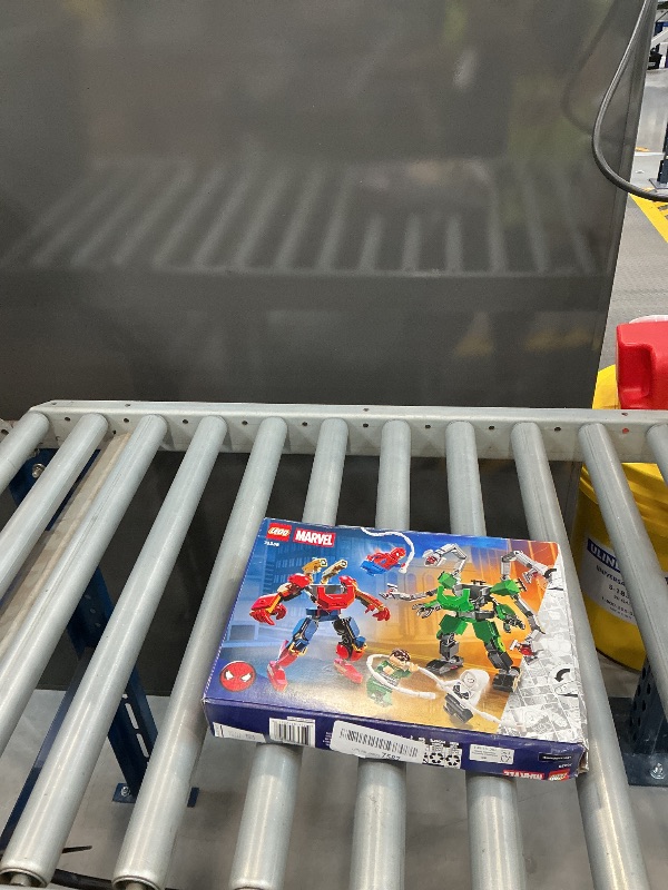 Photo 1 of LEGO Marvel Mech Battle: Spider-Man vs. Doc Ock 76338 Building Set