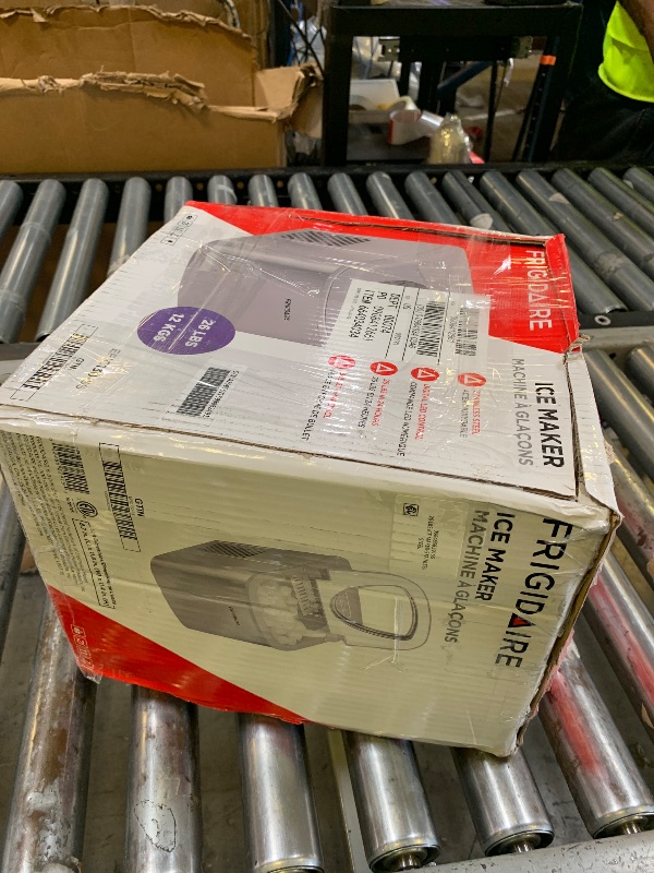 Photo 1 of Aeitto Countertop Ice Maker 26lbs/24HLPNPMGK7560362
