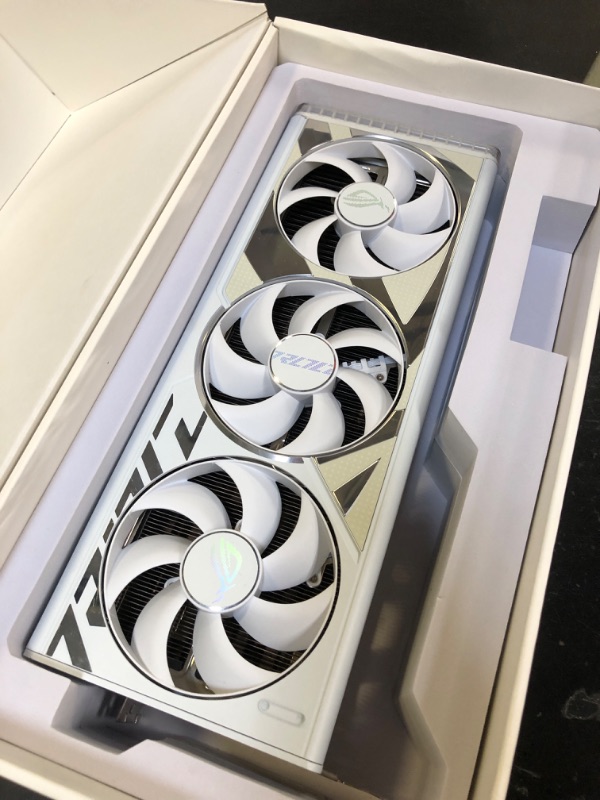Photo 1 of ASUS ROG Astral GeForce RTX 5080 White OC Graphics Card