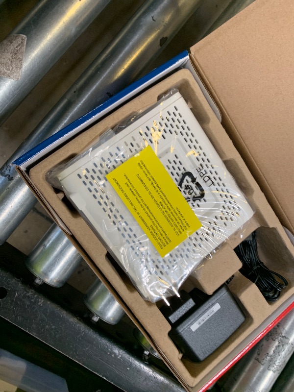 Photo 1 of ARRIS SURFboard SB8200 DOCSIS 3.1 Cable Modem