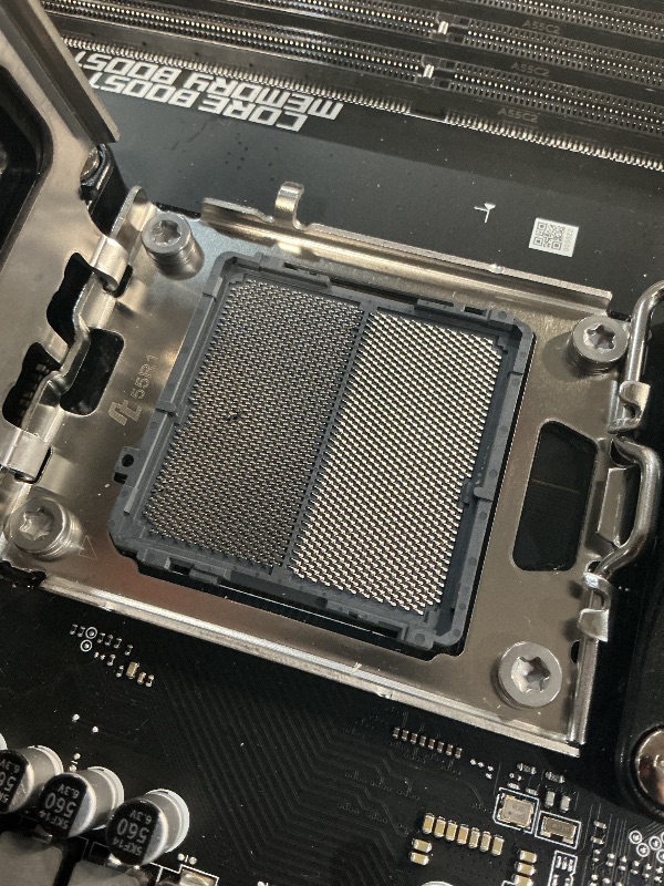 View 5 of ***DAMAGED***(READ NOTES)
MSI PRO B650-S WiFi V1 Motherboard AM5 ATX