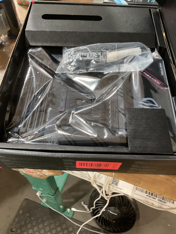 View 3 of Asus ROG Strix B550-F Gaming WiFi II AMD AM4 (3rd Gen Ryzen) ATX DDR4 Gaming Motherboard (PCIe 4.0,WiFi 6E, 2.5Gb LAN, BIOS Flashback, HDMI 2.1, Addressable Gen 2 RGB Header and Aura Sync)