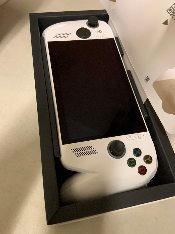 Photo 1 of ASUS ROG Xbox Ally Gaming Handheld