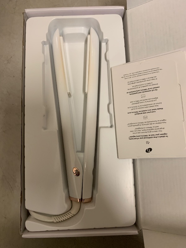 Photo 1 of T3 SinglePass StyleMax Professional 1" Ceramic Flat Iron