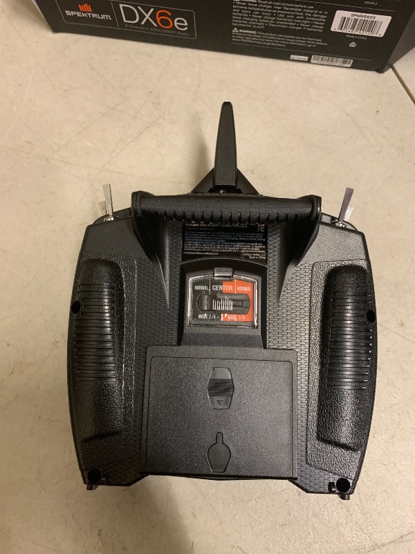 Photo 1 of Spektrum DX6e 6-Channel RC Radio Transmitter