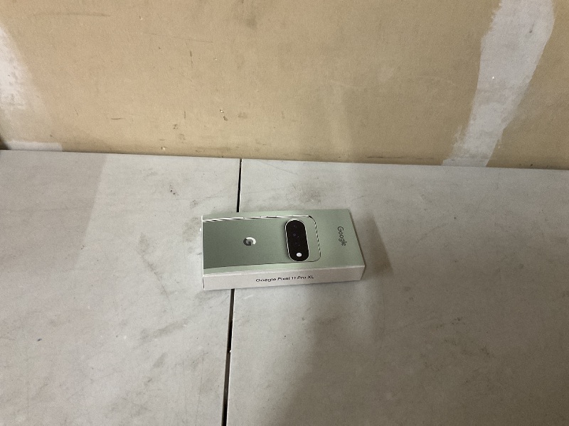 Photo 1 of Google Pixel 11 Pro XL - Unlocked Smartphone, Gemini - 256 GB - Olive