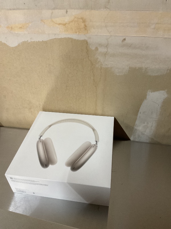 Photo 1 of Apple AirPods Max 2 Wireless Over-Ear Headphones – Starlight