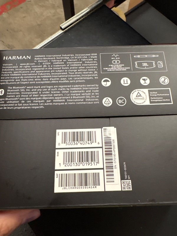 View 2 of JBL charge 6