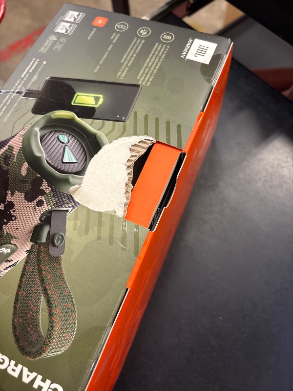 View 3 of JBL charge 6
