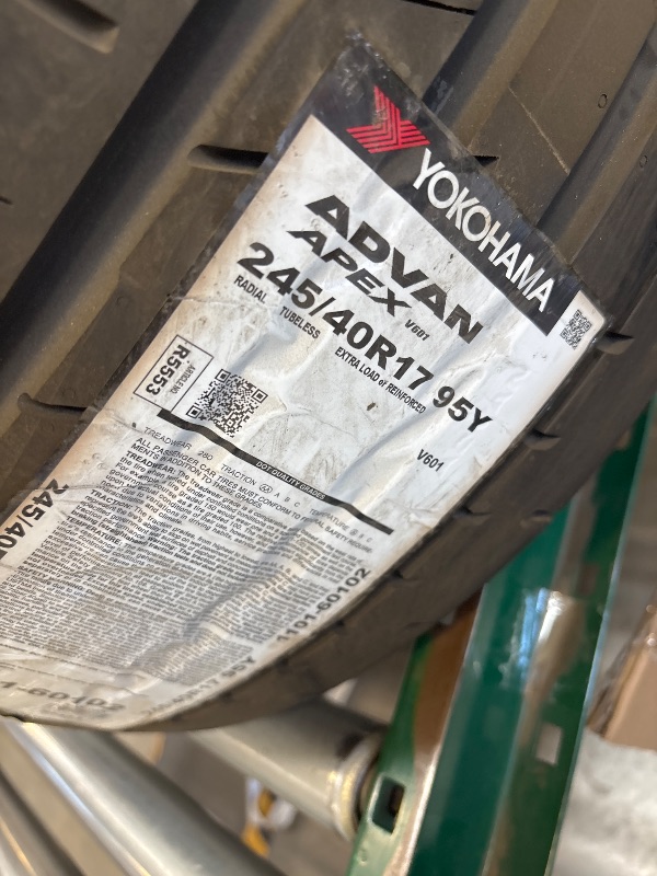 Photo 1 of Yokohama Advan Apex V601 245/40R17 95Y XL