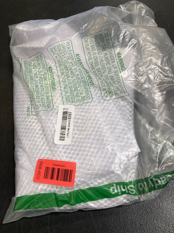View 2 of SUERIV Honeycomb Mesh Laundry Bags, Set of 2, 24 x 24 Inches