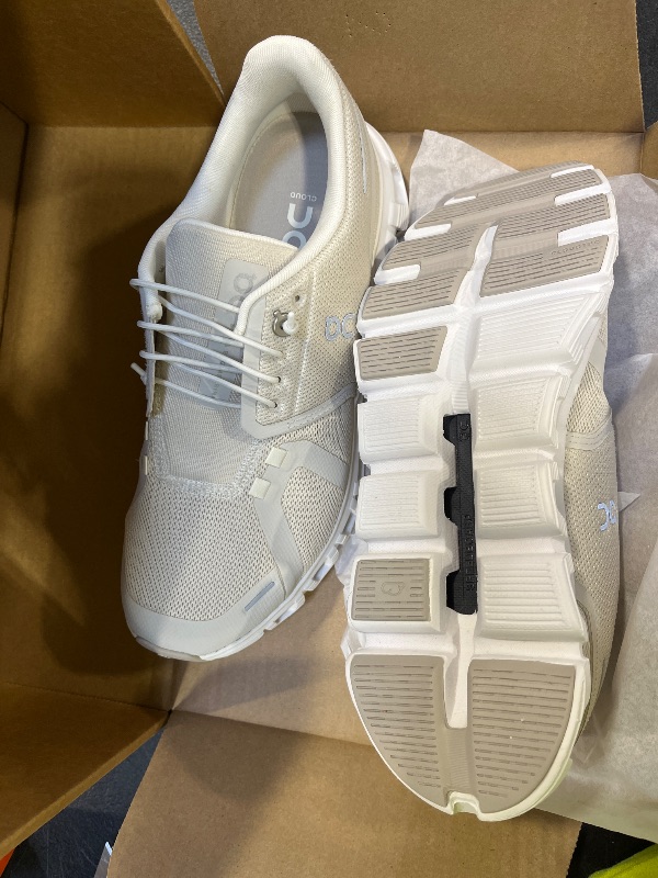 Photo 1 of On Women's Cloud 6 Sneakers size 9W