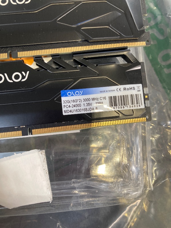 View 4 of OLOy DDR4 RAM 32GB (2x16GB) 3000 MHz CL16 Desktop UDIMM