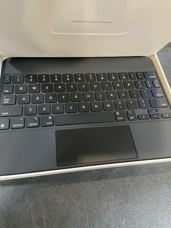 Photo 1 of Apple Magic Keyboard for iPad Pro/Air