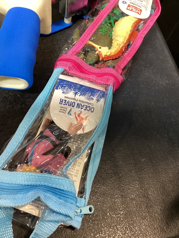 Photo 1 of Wild Republic Nature Tube Double Diver Female Expedition Figurines - 15"
