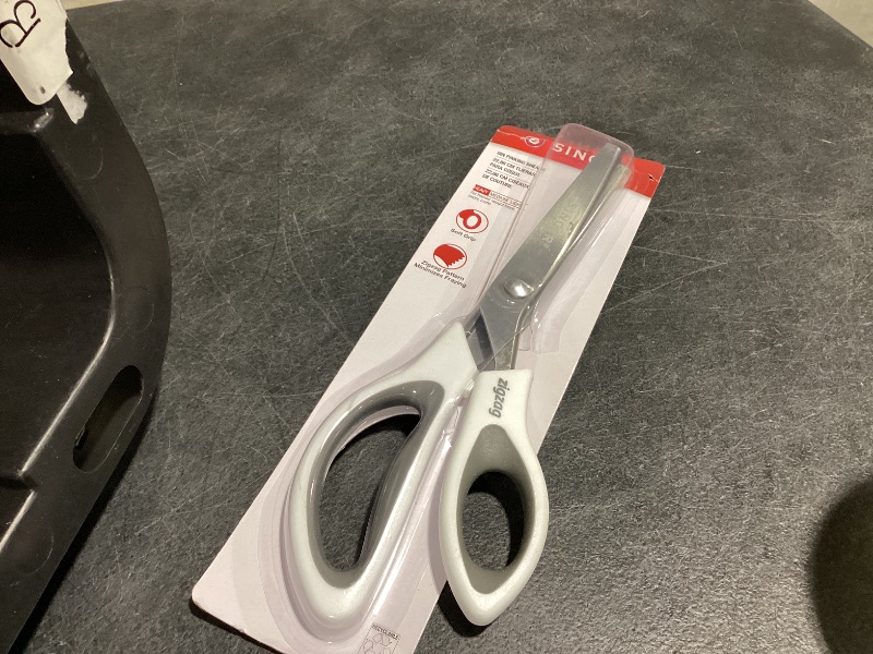 Photo 1 of SINGER ProSeries 9" Pinking Shears