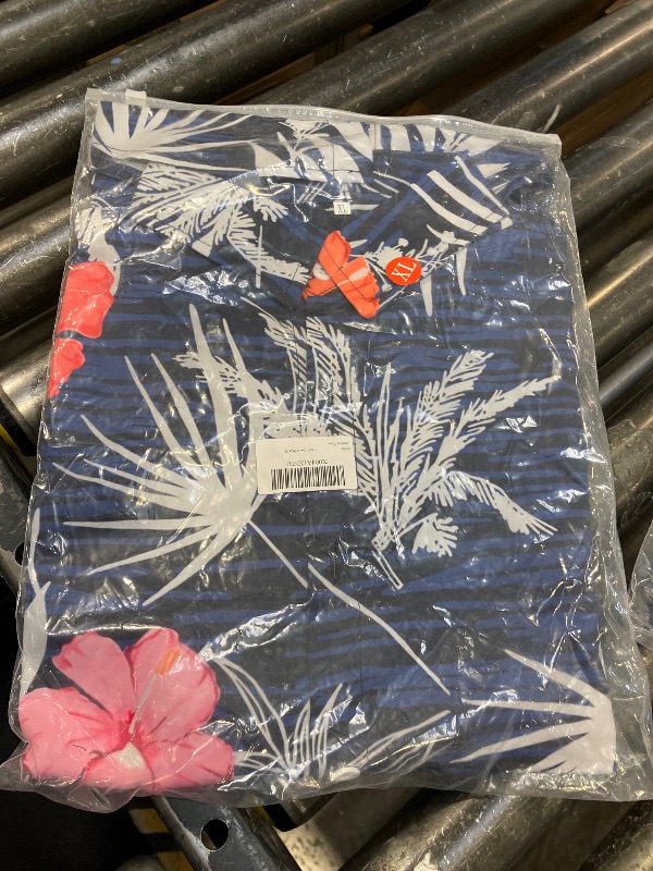 Photo 1 of Mens floral shirt Size xl 