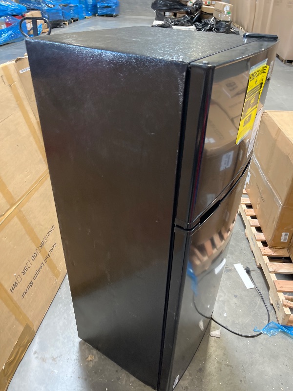 Photo 1 of ARCTIC CHEF ACFR741BLACKAMZ6COM Apartment Size-Top Freezer-2 Door Fridge-Adjustable Thermostat Control-Black-7.5 Cubic Feet