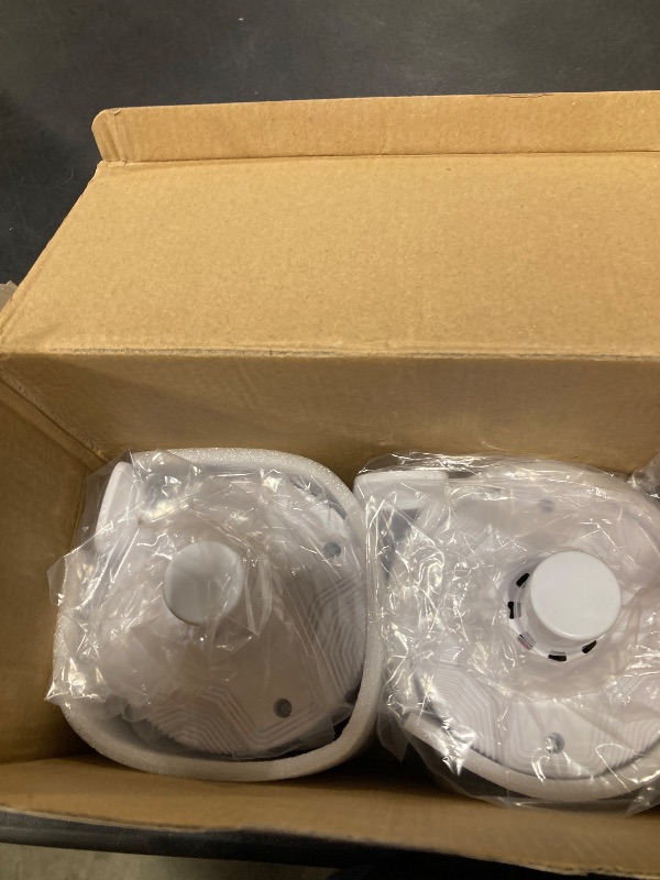 Photo 1 of QiyuanLS 6-Blade Socket Fan Light with Remote
