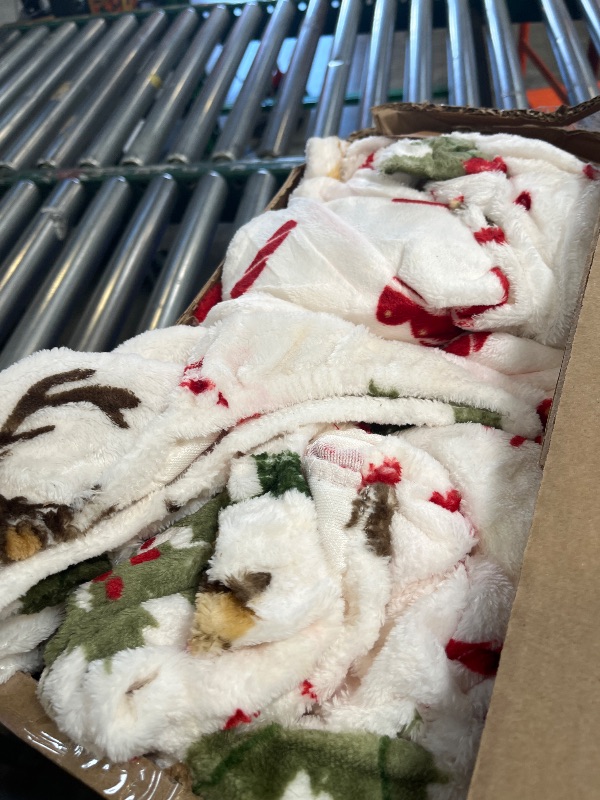 Photo 1 of Gogreen Flannel Sheet Set - Christmas Deer Print, Full Size