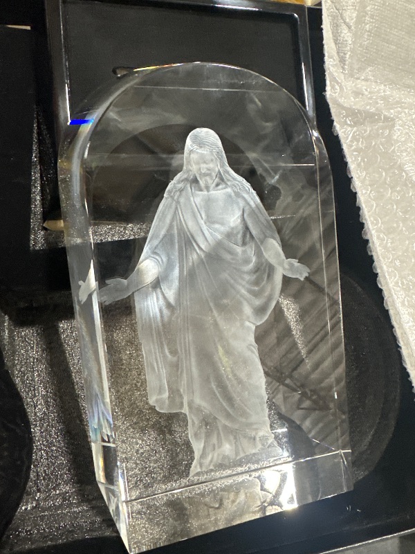 Photo 1 of Crystal Christus 3D Laser Engraved Statue with LED Base