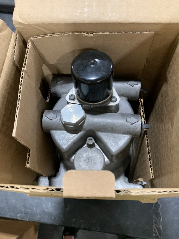 Photo 1 of Freightliner Fuel Water Separator 03-40538-006