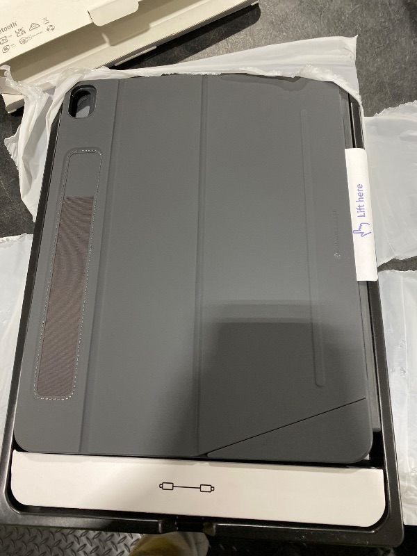 Photo 1 of ESR iPad Air 13" Keyboard Case