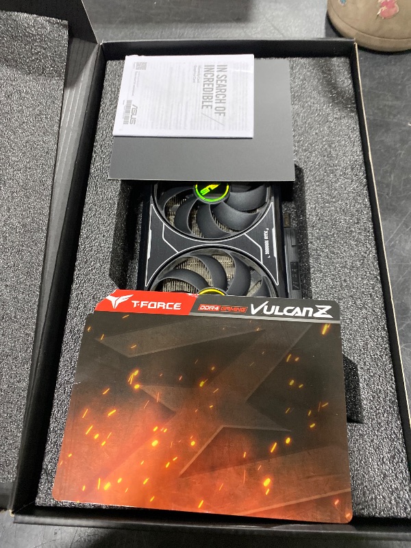 Photo 1 of ASUS Dual NVIDIA GeForce RTX 5060 8GB GDDR7 OC Edition (PCIe 5.0, 8GB GDDR7, DLSS 4, HDMI 2.1b, DisplayPort 2.1b, 2.5-Slot Design, Axial-tech Fan Design, 0dB Technology), 3 Year Warranty