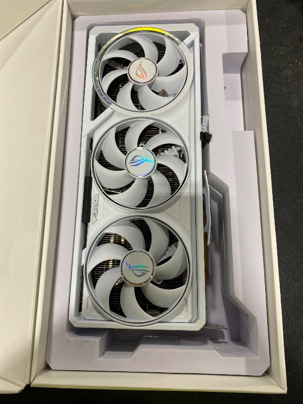 Photo 1 of ASUS ROG Astral GeForce RTX 5090 32GB GDDR7 White OC Edition Graphics Card