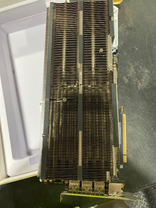 Photo 1 of ASUS ROG Astral GeForce RTX 5090 32GB GDDR7 White OC Edition Graphics Card