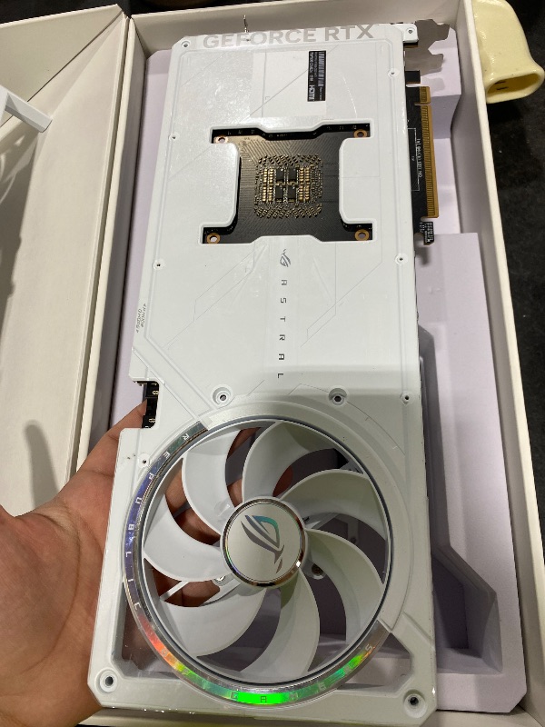 Photo 1 of ASUS ROG Astral GeForce RTX 5090 32GB GDDR7 White OC Edition Graphics Card