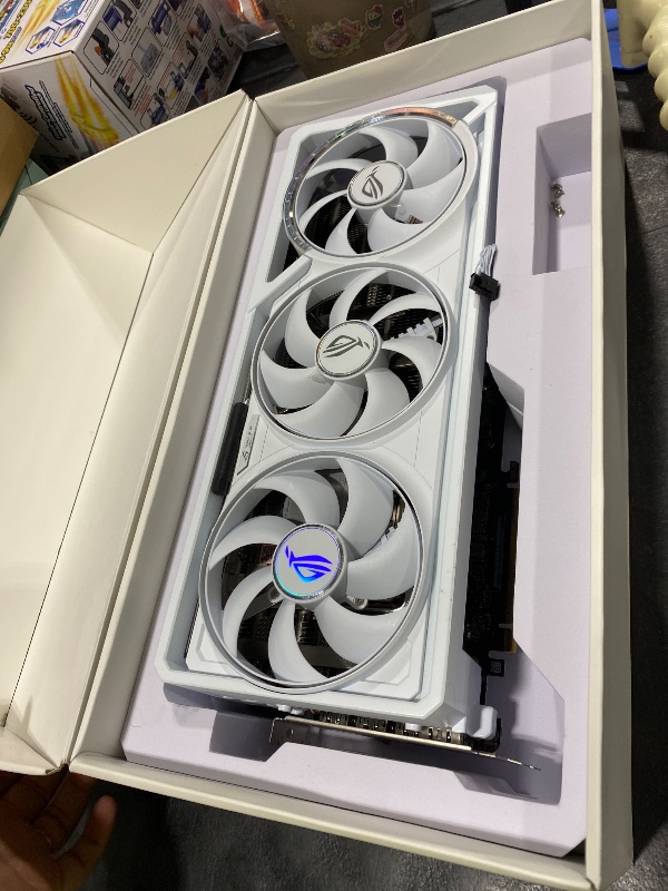 Photo 1 of ASUS ROG Astral GeForce RTX 5090 32GB GDDR7 White OC Edition Graphics Card