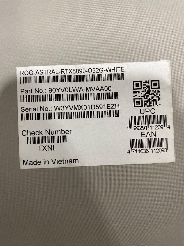Photo 1 of ASUS ROG Astral GeForce RTX 5090 32GB GDDR7 White OC Edition Graphics Card