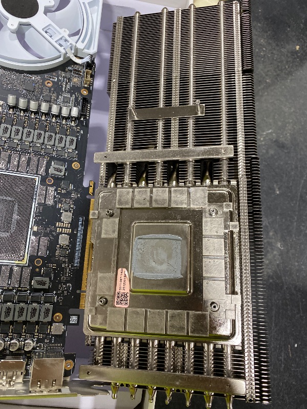 Photo 1 of ASUS ROG Astral GeForce RTX 5090 32GB GDDR7 White OC Edition Graphics Card