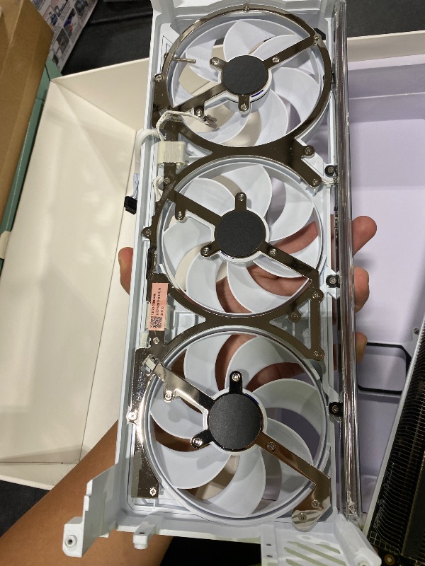 Photo 1 of ASUS ROG Astral GeForce RTX 5090 32GB GDDR7 White OC Edition Graphics Card