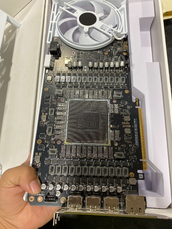 Photo 1 of ASUS ROG Astral GeForce RTX 5090 32GB GDDR7 White OC Edition Graphics Card