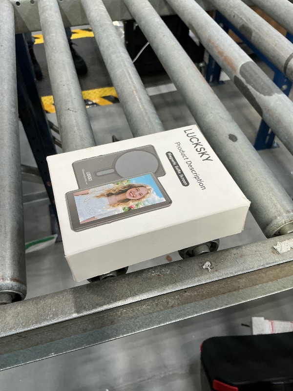 Photo 1 of Vlog Selfie Monitor Screen iPhone, 4K 60fps Recording, Wireless Screen Mirroring with Remote Control, Magnetic Fixation, 180° Rotation, 3 Levels of Brightness, Compatible with iPhone & Android