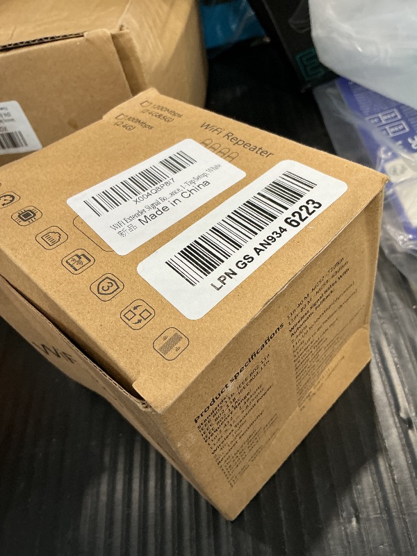 Photo 1 of Generic WiFi Extender Signal Booster, 1200Mbps Dual Band