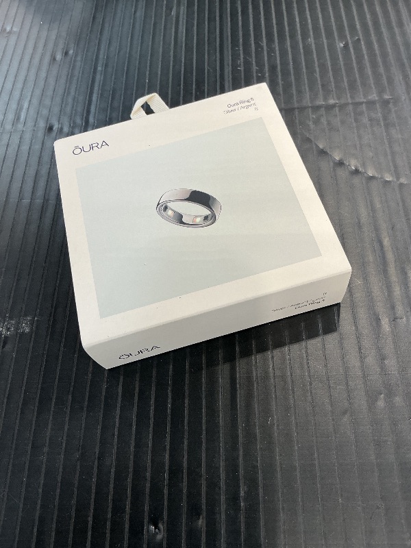 Photo 1 of OURA Ring 5 Smart Ring - Silver - Size 8