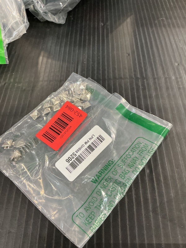Photo 1 of XIAEQOH 500PCS 10mm Silver Square Pyramid Studs